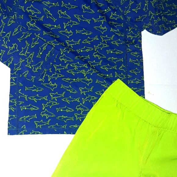 NEW- Boys 2pc Rashguard / Swimming trunks/Shorts - Picture 13 of 14